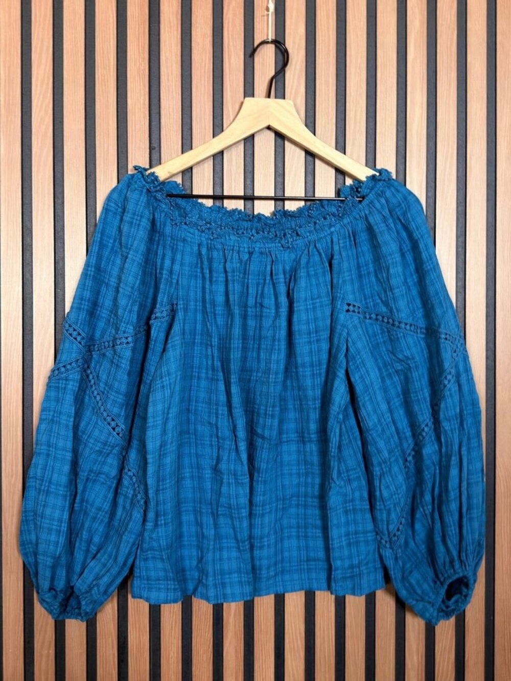 New Max Studios Top Medium Womens Blue Balloon Sleeve Peacock Off Shoulder